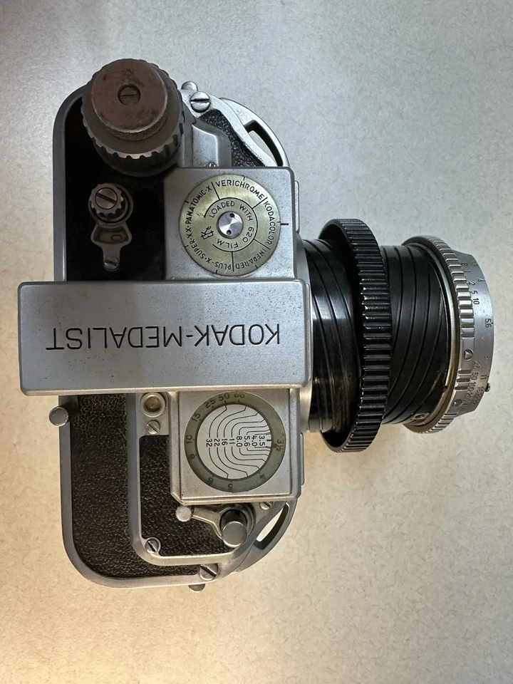 Cámara fotográfica Kodak Medalist II de formato medio, lente Ektar F3.5 de 100 mm, Supermatic 2 Foto 3 de 4