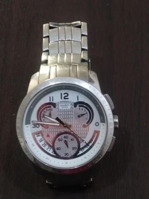 SWATCH WATCH SR936SW 4 Jewels.The battery To Change.There's a scratch.READ