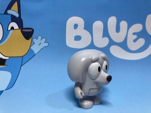 Modellino di ricambio Bluey Friend LILA cane maltese bingo amico bianco NUOVO - Foto 2 di 11