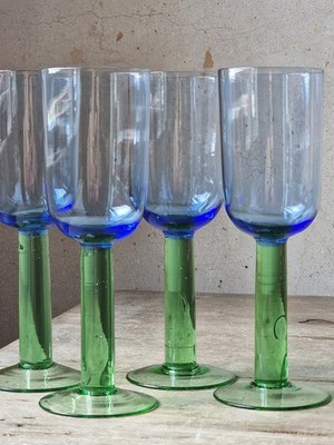 Vintage 80er Jahre mundgeblasene Glas skandinavische Weinkelche blau grüner Stiel 4er Set