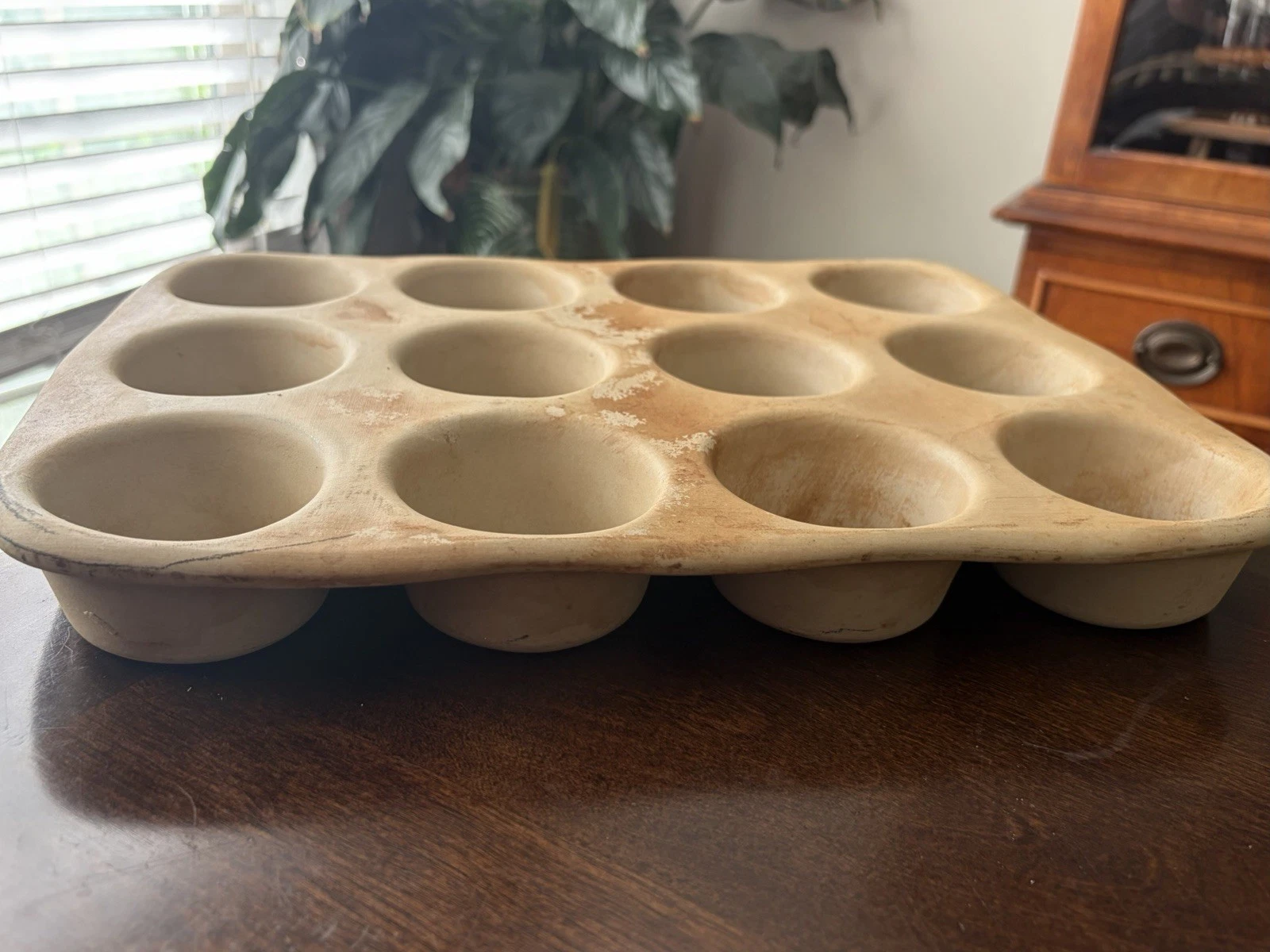 Pampered Chef Family Heritage Classics Stoneware 12 Muffin Pan #1465 - Retired!