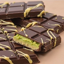 Fresh Dubai chocolate bars pistachio cream stuffed with knafeh