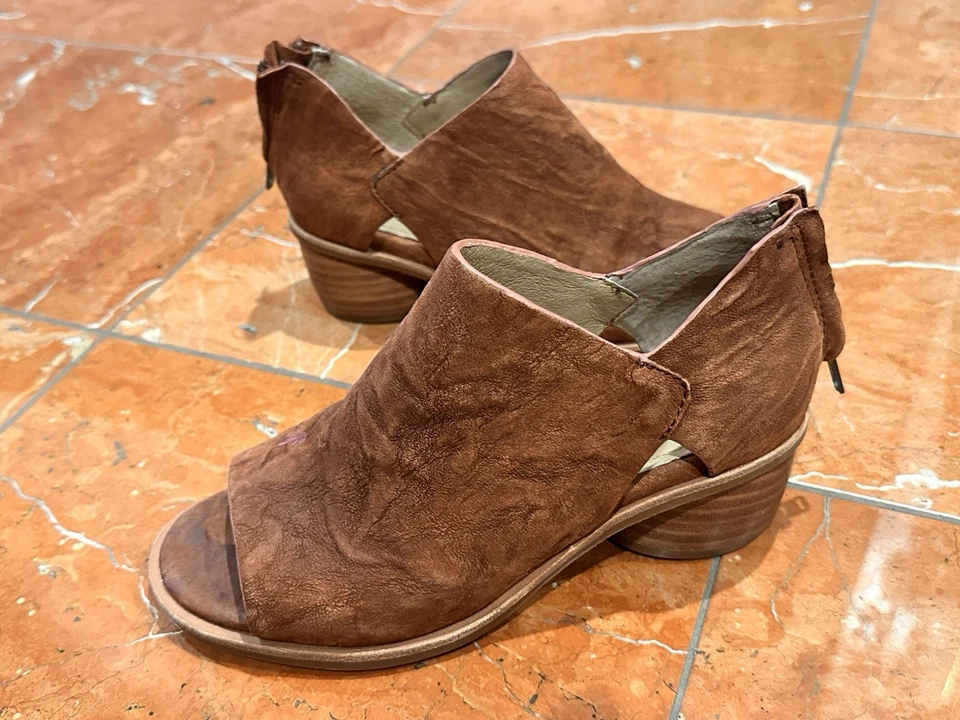 TACONES GRUESOS DE CUERO DE LADRILLO BLANDO CARLEIGH SHOOTIES PEEP TOE 6 M NUEVOS SIN CAJA Foto 2 de 4