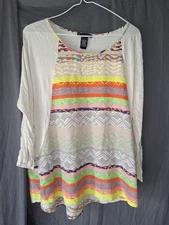 Signature Studio Women's multicolored geometric, with long sleeves top. Size L