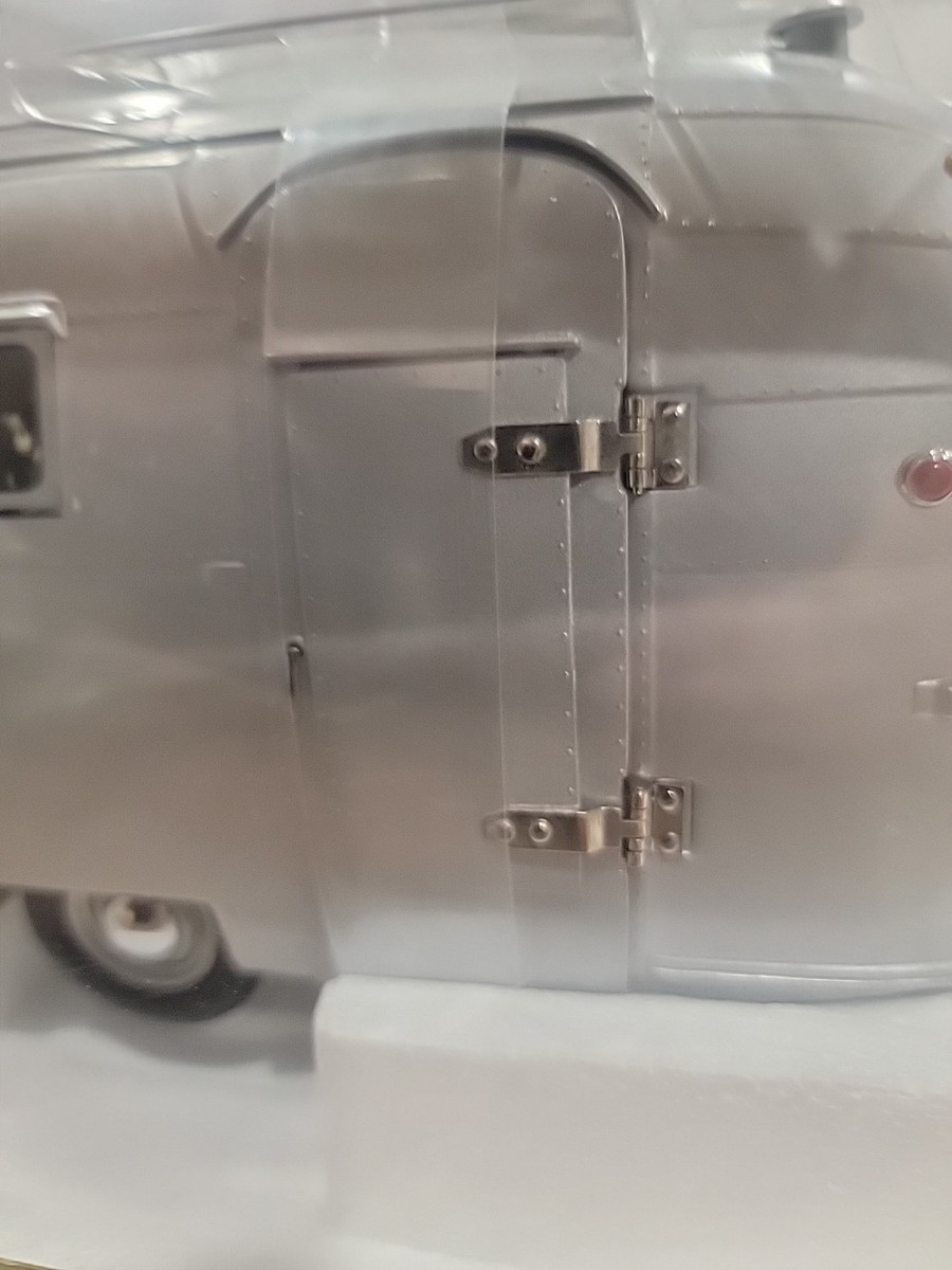 Motor City Classics 1:18　エアストリーム　ミニカー Airstream Trailer 92005 1/18th Scale Motor City Classics