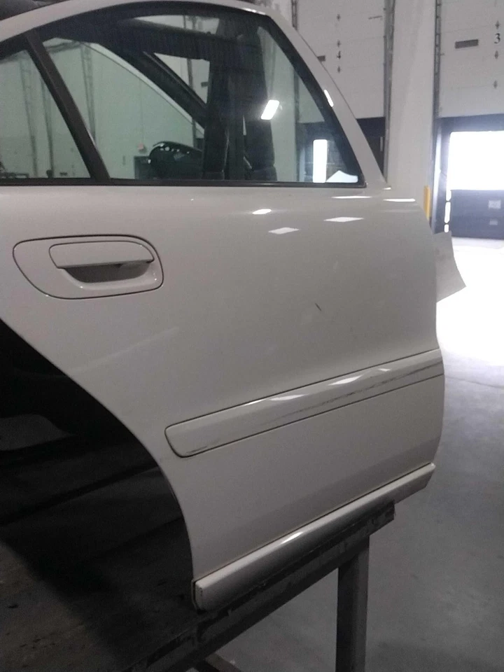 Conjunto de puerta trasera derecha usado lado trasero se adapta a: Volvo 60 SERIES 2007 trasero derecho gr Foto 2 de 4