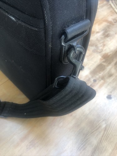 Original Dell Laptop Bag, Black with Strap, Padded 17". Accessories Compartment - Picture 13 of 14