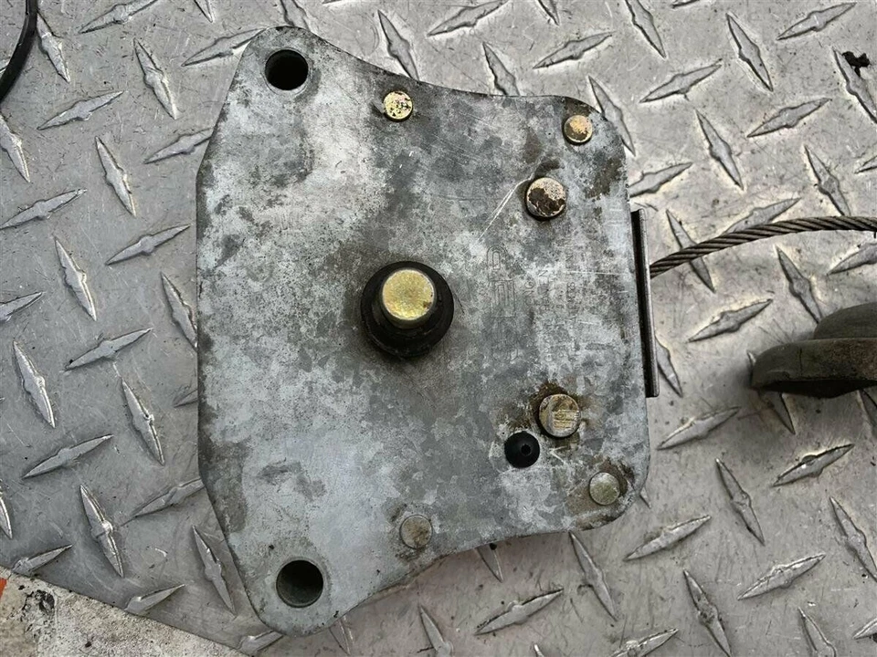 1995-1999 CHEVROLET TAHOE GMC YUKON SPARE WHEEL CARRIER HOIST OEM 15733295 - Image 2 of 4