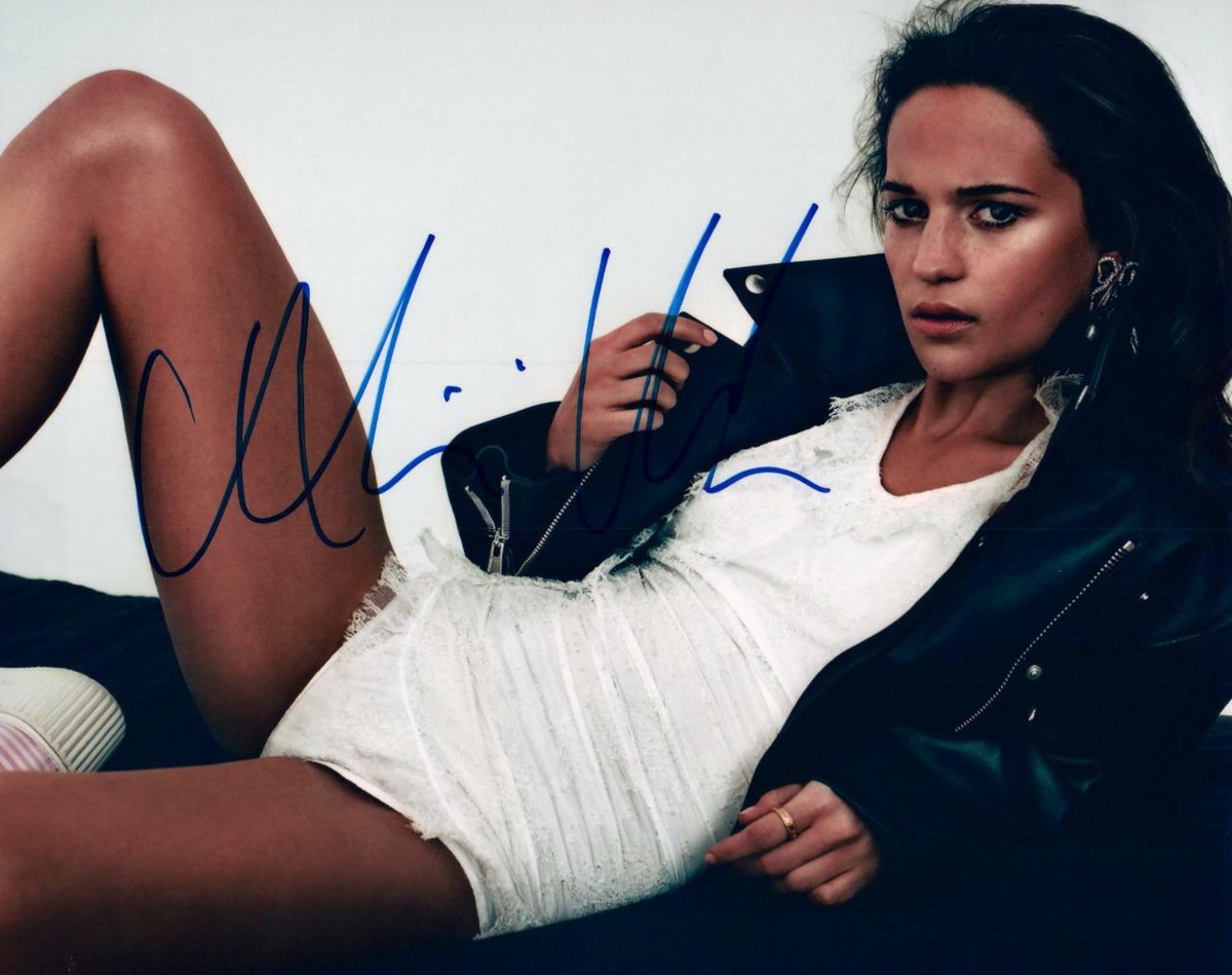 アリシア・ヴィキャンデル直筆サイン入り超大型写真…Alicia Vikander アリシア・ヴィキャンデル直筆サイン入り超大型写真…Alicia
