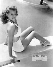 RITA HAYWORTH LEGENDARY ACTRESS - 8X10 PUBLICITY PHOTO (NN-081)