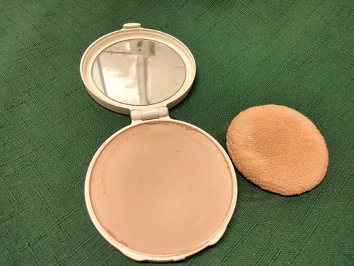Vintage Lotto 2 compatte trucco + 2 ombretti + tappi pioggia e parrucca e astuccio cosmetico - Foto 8 di 24