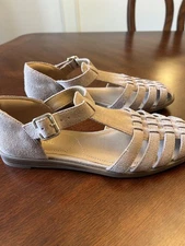 Crown Vintage womans sandals size 7M