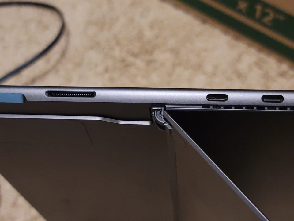 Microsoft Surface Pro 8 256Gb para piezas con teclado Foto 3 de 4