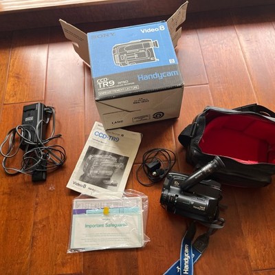 Sony Model No CCD-TR9 Handy-Cam Video8 Video Recorder Camera & Case Not Tested