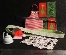 Apron Christmas Kitchen Tea Kettle Table Runner Ribbon 1:12 Mini Creative 2583