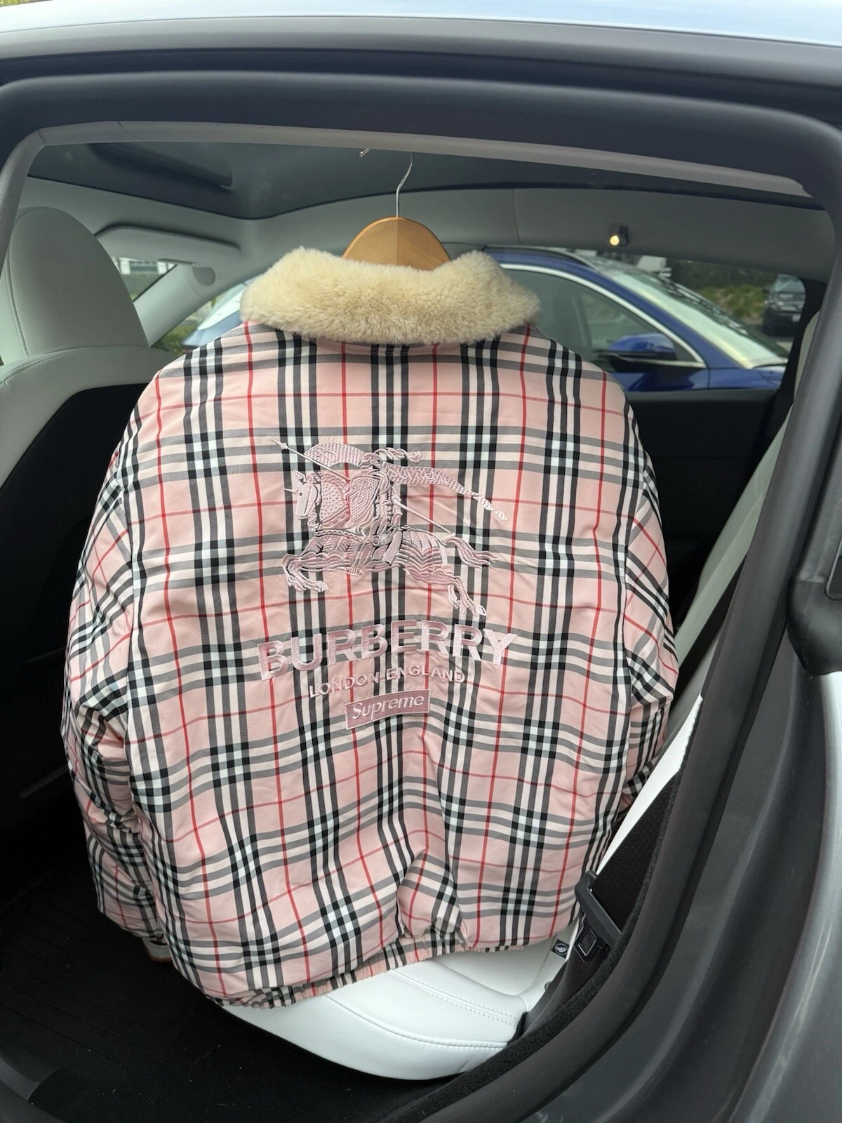 Doudoune Supreme X Burberry col en peau de mouton ROSE MEDIUM