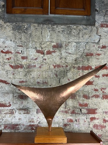 Sculpture en cuivre "La voile Libre" école moderne  - Photo 2/8