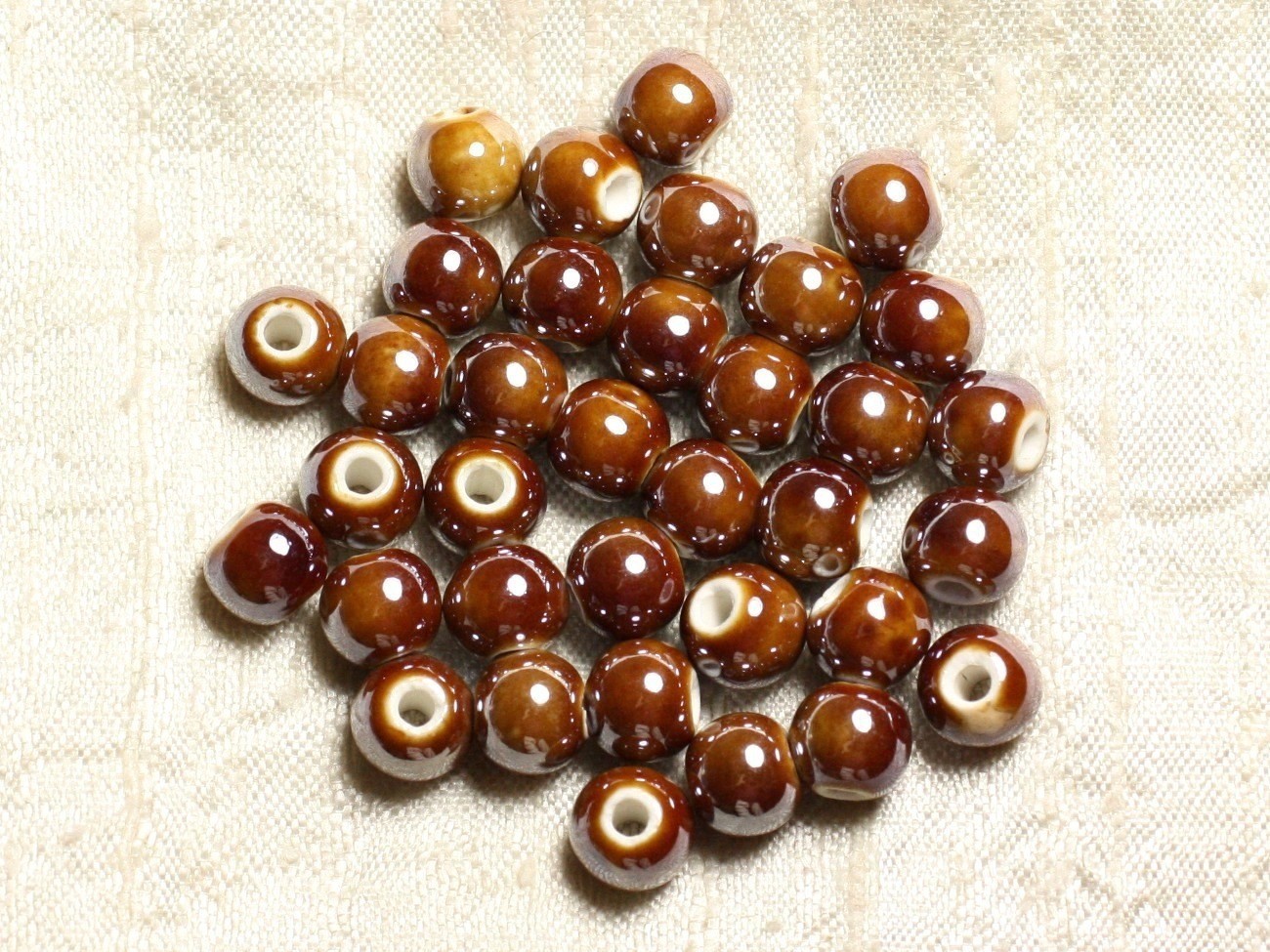 Perles porcelaine 8mm ocre marron avec perçage propre pour éviter de bloquer le fil
