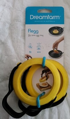 DREAMFARM 2-Pack ''FLEGG'' No-Leak Flip, Lift & Serve YELLOW EGG RING with HANDLE