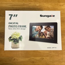 Sungale - 7 inch Digital Picture Frame - HD Screen - USB and SD Card