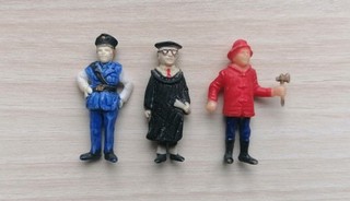 orig. Vecchie figurine D 1977 lotto professioni (poliziotto avvocato pompiere con ascia)