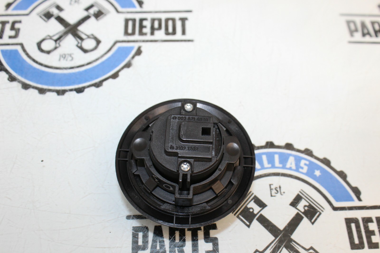 03 MERCEDES BENZ E350 TRUNK LID OPEN RELEASE BUTTON 0028214951 OEM A157