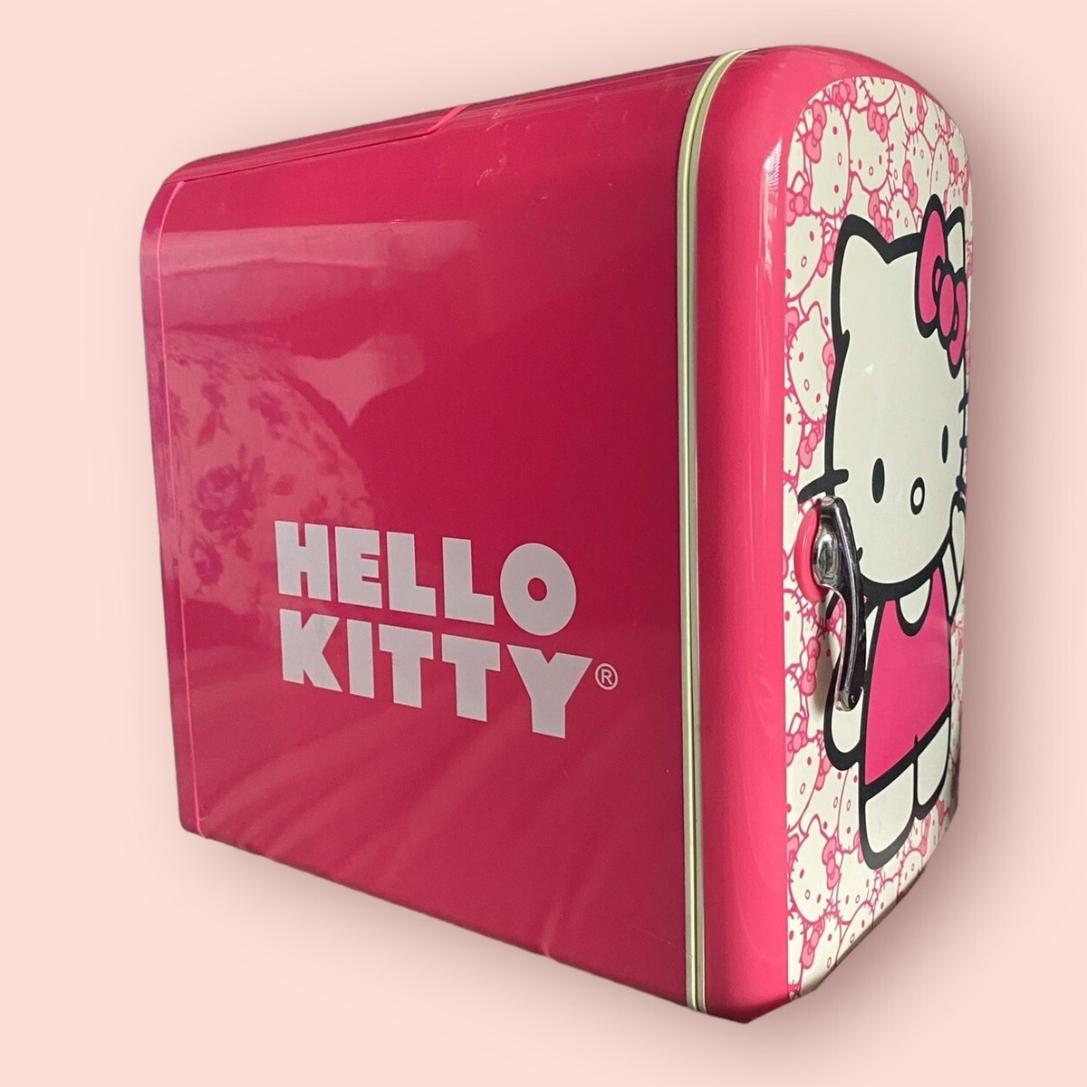HELLO KITTY 冷温ボックス OR-C637KT Amazon.com: Sanrio Hello Kitty Pink 6.7L Single Door Mini Fridge