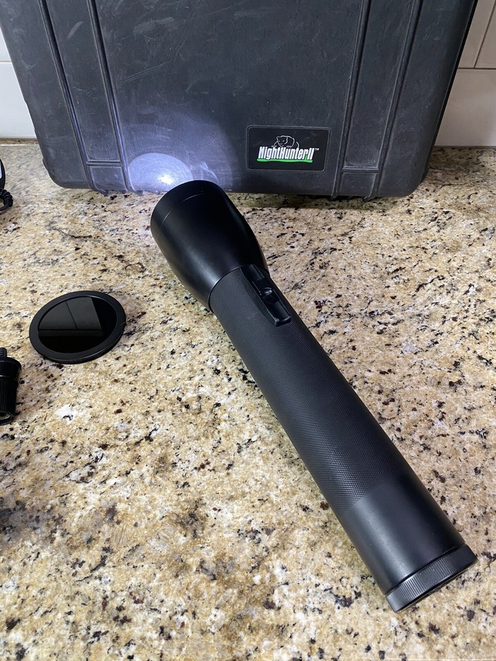 Xenonics Nighthunter 2 Ultra-High Intensity Searchlight W/ Fast Charger ...