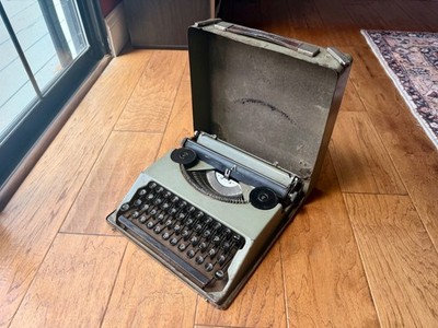 1935 Hermes Baby Featherweight Typewriter   Spanish Keyboard (Ñ)   AS-IS