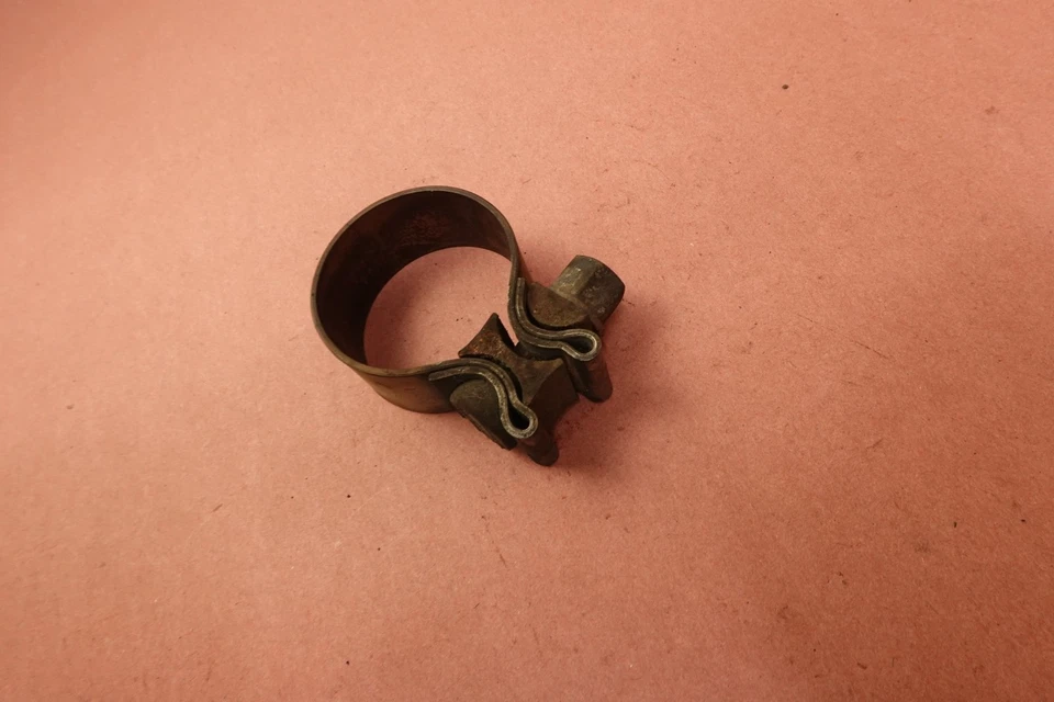 Abrazadera de tubo de escape 17-24 Harley Davidson Road King Special FLHRXS Foto 2 de 4