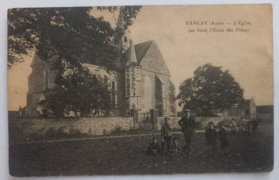 Vanlay - Die Kirche (im Hintergrund die Mädchenschule)