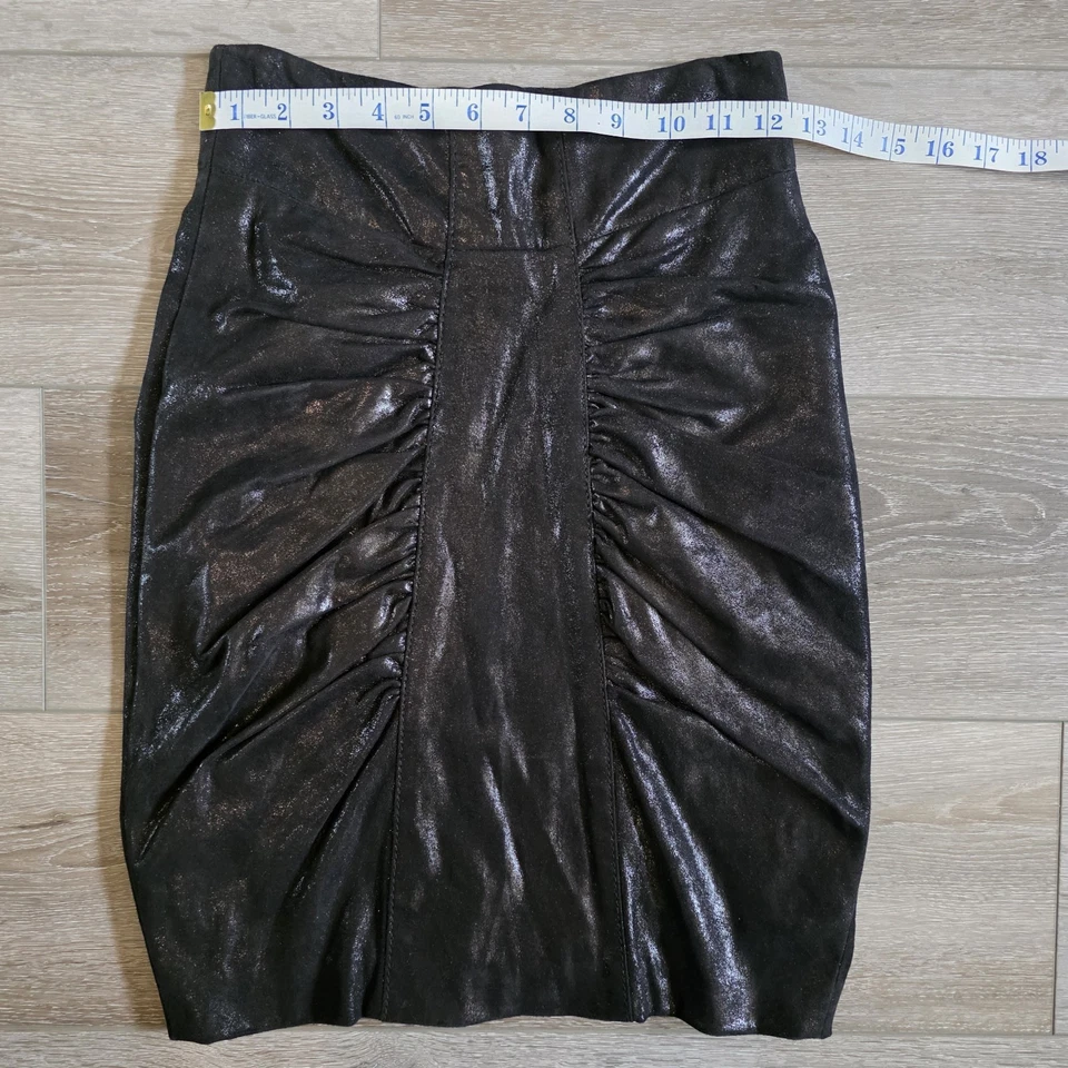 Falda hasta la rodilla lápiz de cuero negro CATHERINE MALANDRINO talla 4 acanalada metal Y2K Foto 4 de 4