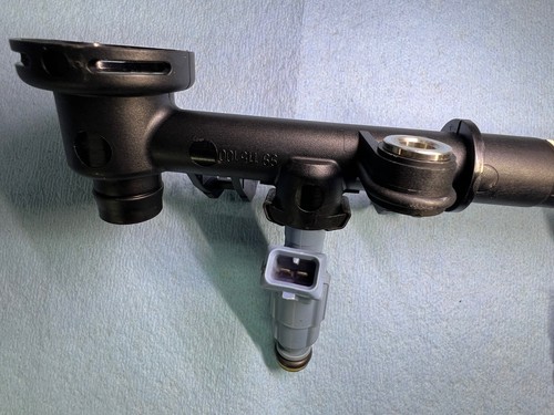 2007 Seadoo 4Tec Fuel Rail & Injectors Gti GTX 155 - Picture 6 of 9