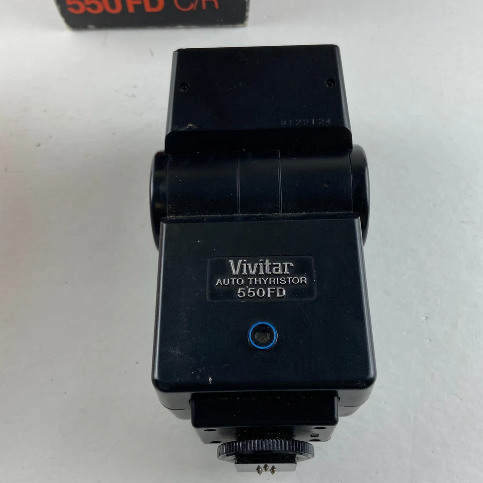 Vivitar 550FD Auto Thyristor Electronic Flash Black Shoe Mount for Film Camera - Image 3 of 4