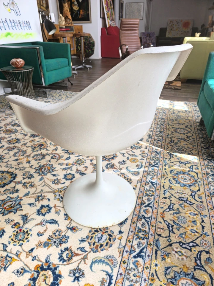Silla Tulipán Giratoria Estilo Vintage de Eero Saarinen Knoll Blanca Foto 2 de 4