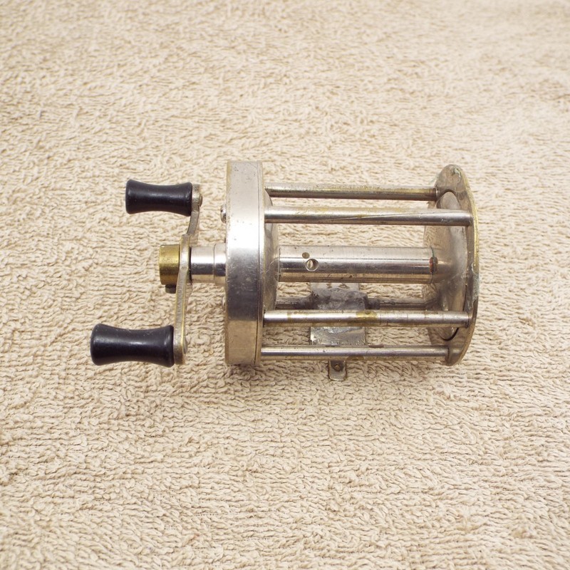 SHAKESPEARE FAVORITE 1733 Vintage bait casting fishing reel