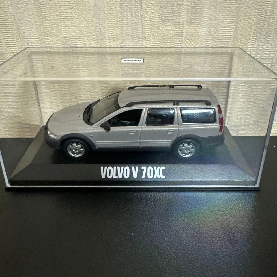 Minichamps 1/43 Volvo V70XC Scale Model Car w/Box - Image 4 of 4