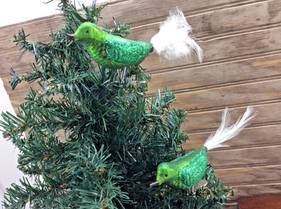 Blown Glass Christmas Ornament 2 Clip-On Birds Green Cardinal Real Feathers