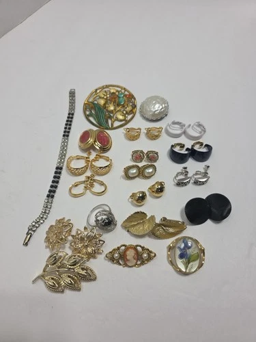 Vnt. Costume Jewelry Earrings Brooch Bracelet Ring Trifari Coro Sarah Cov Napier