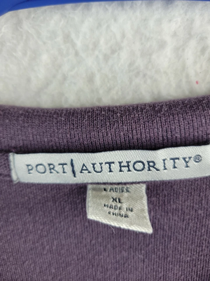 Camisa polo púrpura ligera con logotipo de First Convenience Bank para mujer XL Foto 2 de 4