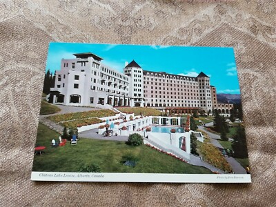 Vintage Postcard 4''x6'' - Canada - Chateau Lake Louise Alberta - #474