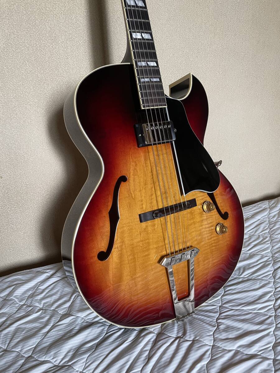 Archtop Tribute AT105 Late '50s Burst