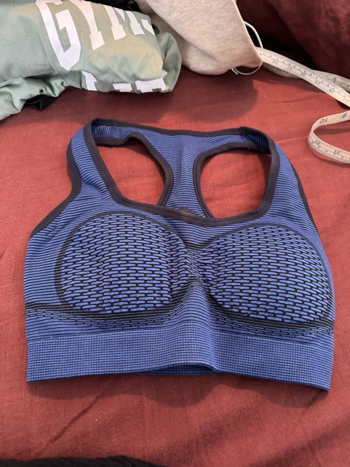 Sujetador deportivo Gymshark negro/azul espalda deportiva peep hole logotipo texturizado pequeño nuevo sin etiquetas Foto 2 de 4