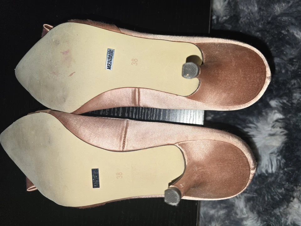 Румяна насосы с розой. (MENBUR) женский атласный материал. Размер 38 ЕС  - Изображение 2 из 4