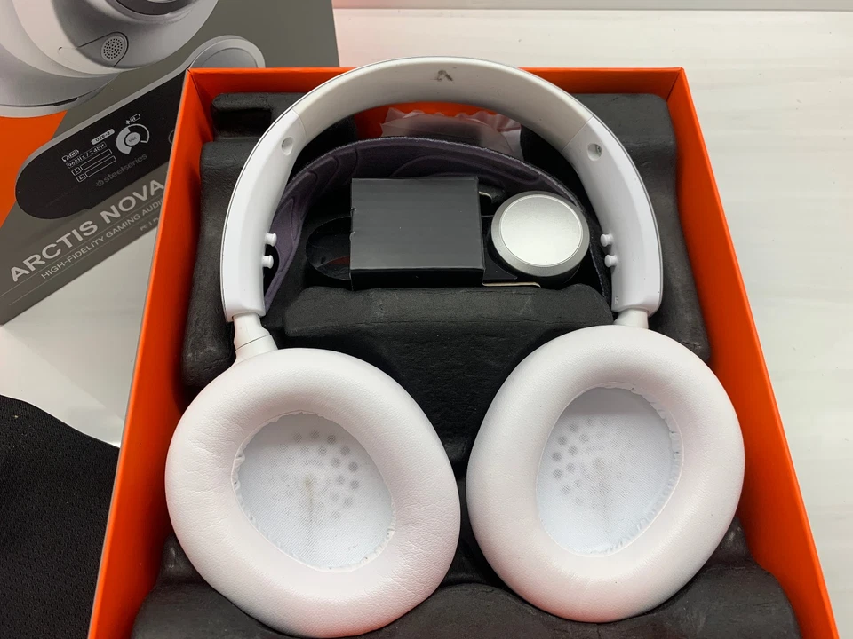 SteelSeries Arctis Nova Pro Wireless Gaming Headset White ANC PC PS5 PS4 Switch - Image 3 of 4