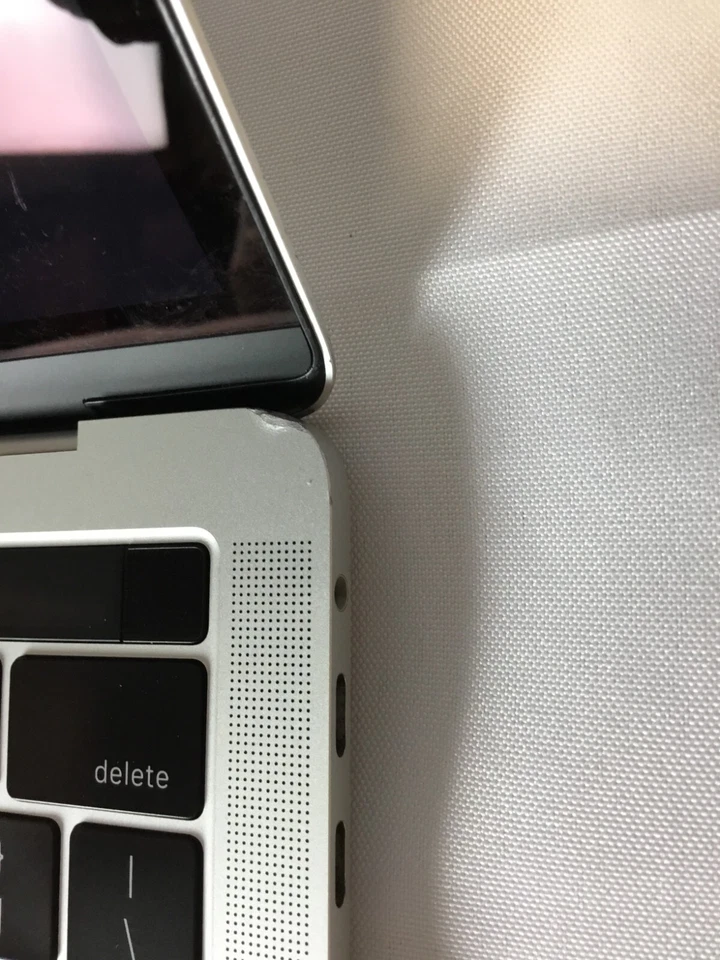 Apple MacBook Pro (M2017) "Core i7" 3.5 GHz 16 GB 1 TB SSD Grade C - Image 4 of 4