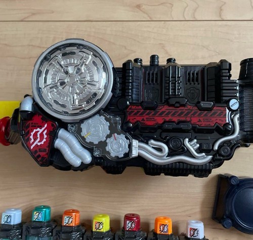 Kamen Rider Build DX Build Driver and Full Bottle Bandai Transformation Belt - Picture 3 of 4