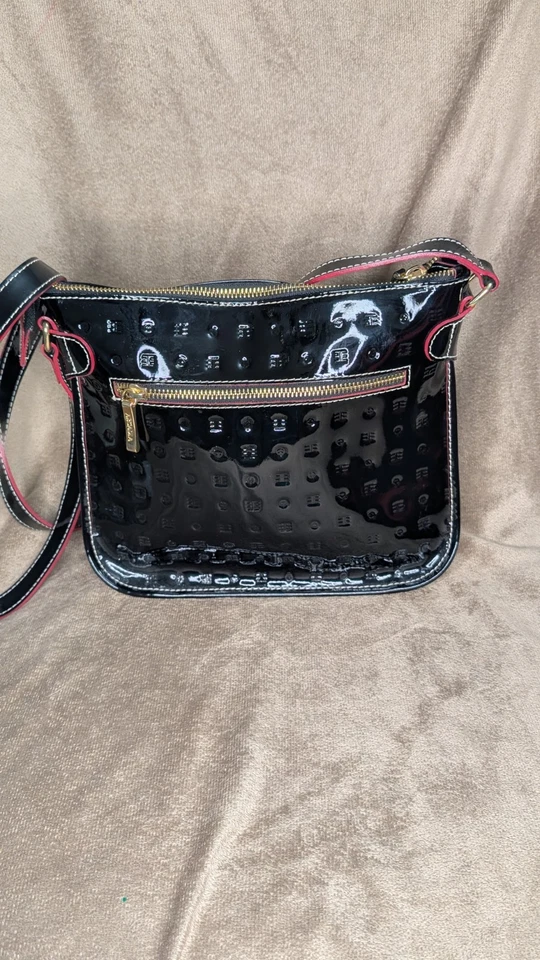 Cartera Bandolera ARCADIA Diseño Texturizado Negro Charol Foto 2 de 4