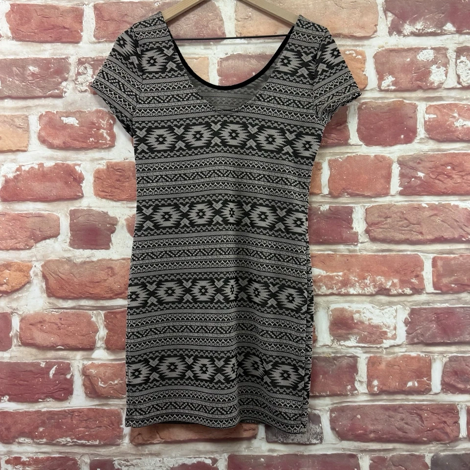 Soprano Dress Womens Large Gray Black Boho Aztec Knit Stretchy Knit Popover - Image 2 of 4