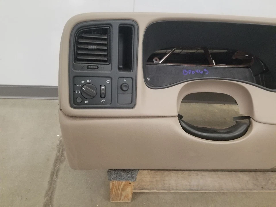 03 2003 GMC SIERRA 1500 DASH PANEL TAN WITH SRS, BEZEL, AND GLOVE BOX - Image 4 of 4